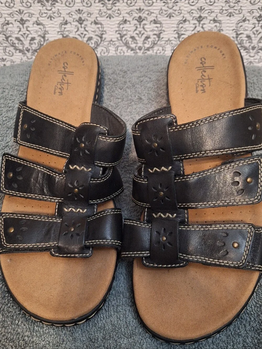 Clarks Womens Leisa Black Triple-Strap Leather Slide Sandals